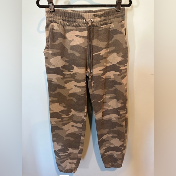 Wild Fable High-Rise Vintage Jogger Sweatpants in Camoflauge - Picture 6 of 11